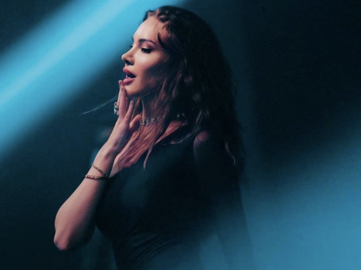 Uluitor. Otilia Bilionera escortată mai ceva ca Michael Jackson în Bangladesh. Video