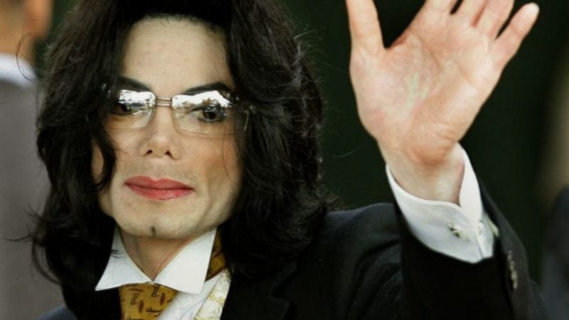 Incredibil. La 13 ani de la moartea lui Michael Jackson se deschide un nou proces. Sora lui, La Toya, nici acum nu-i apără onoarea