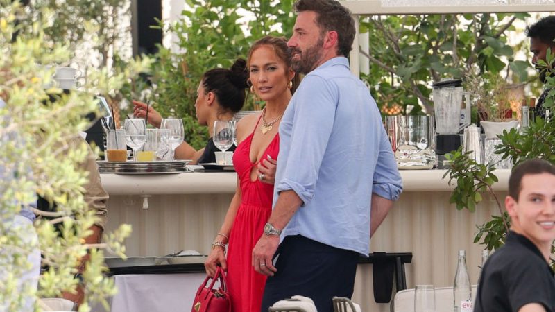 Jennifer Lopez a făcut furori cu ținutele de sute de mii de dolari purtate în luna de miere