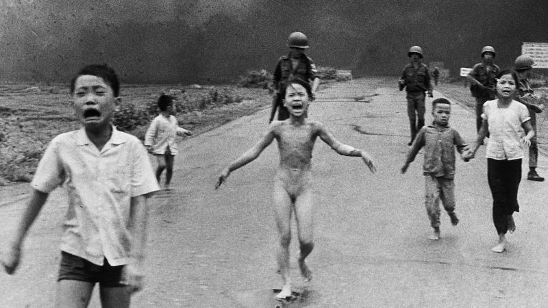 Povestea fetiței arse cu napalm din celebra poză făcută în timpul războiului din Vietnam. Așa arată astăzi