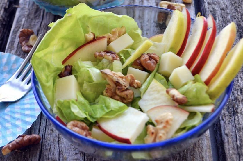 Combinația delicioasă despre care nu știați: salata cu mere! Iată cum se prepară