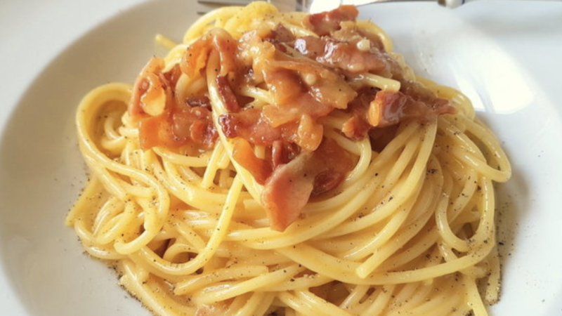 Două rețete de Spaghetti alla carbonara și legenda acestor paste: ar fi fost inventate pentrun soldații americani