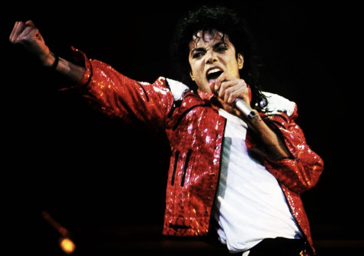 Michael Jackson a folosit 19 acte de identitate false pentru a face rost de medicamentele cu care se droga. Cineva îi ținea evidența