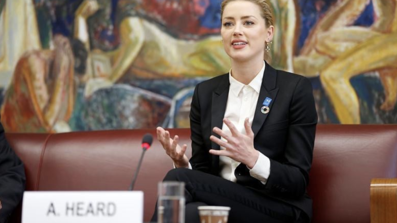 Amber Heard strânge bani pentru avocați și despăgubiri: vinde ieftin, nu mai ține la preț
