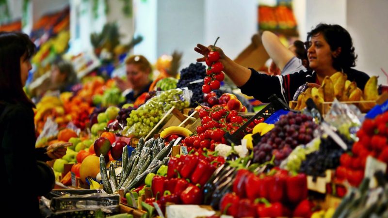 ANPC trage un semnal de alarmă: legumele și fructele de la tarabe nu sunt mereu din curtea țăranilor