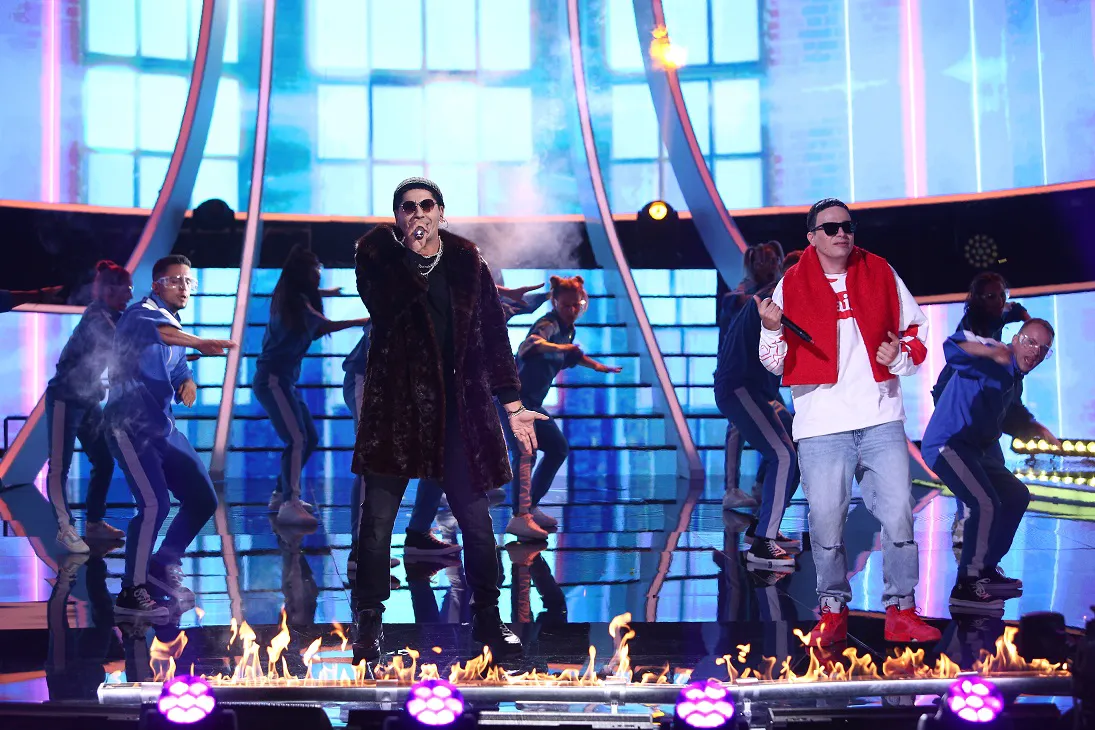 Connect-R în timpul unui alt concert incendiar