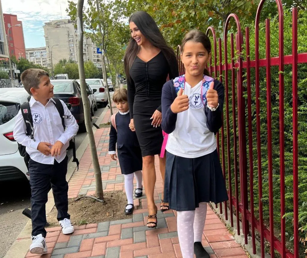 Ce a ajuns să facă mezina Elenei Băsescu și a lui „Tomată”