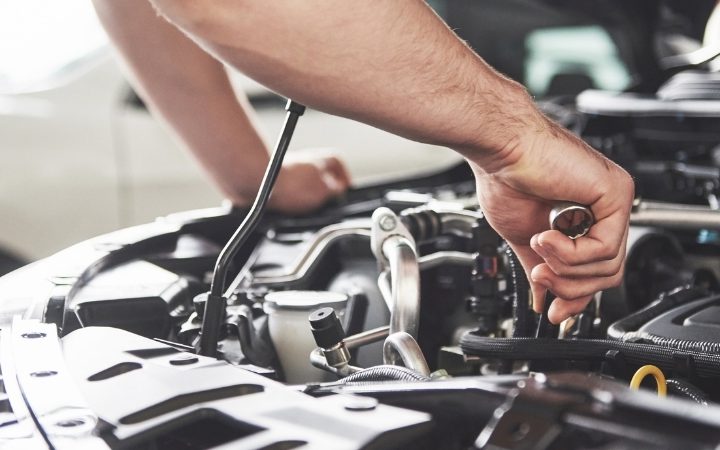 Așa vă păcălesc mecanicii la service-urile auto! La ce trebuie să fiți atenți când duceți mașina la reparat