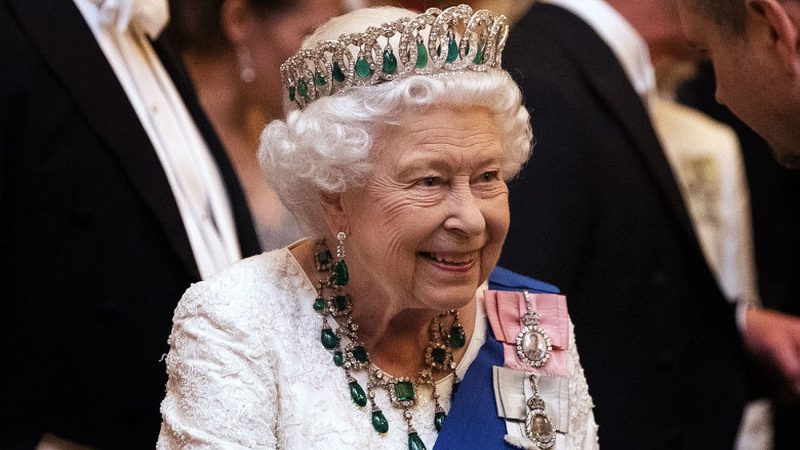 Averea lăsată în urmă de Elisabeta II se numără în bijuterii cu diamante mari și exagerat de scumpe. Istoria consemnează și un leșin