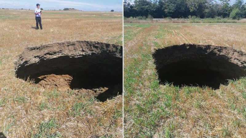 Apariție stranie pe un câmp din România. Un crater uriaș dă fiori localnicilor, nimeni nu știe cum a apărut