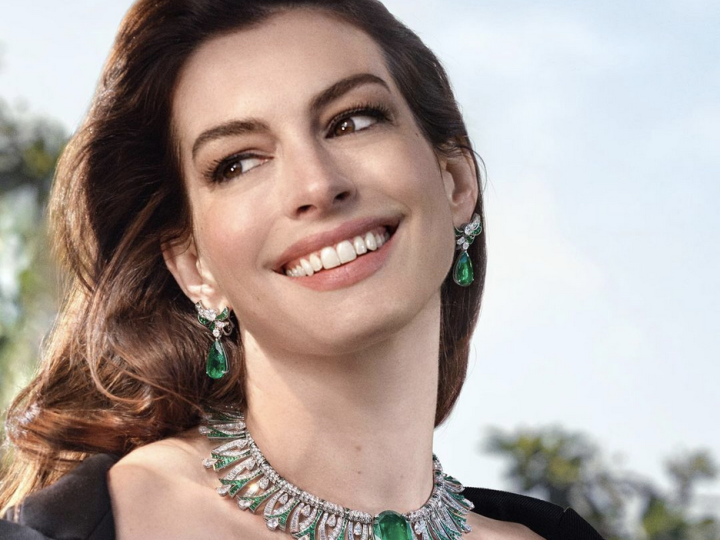 Cine e femeia care a transformat-o în idol al modei pe Anne Hathaway. Ținutele i-au crescut popularitatea mai ceva ca filmele în care a jucat