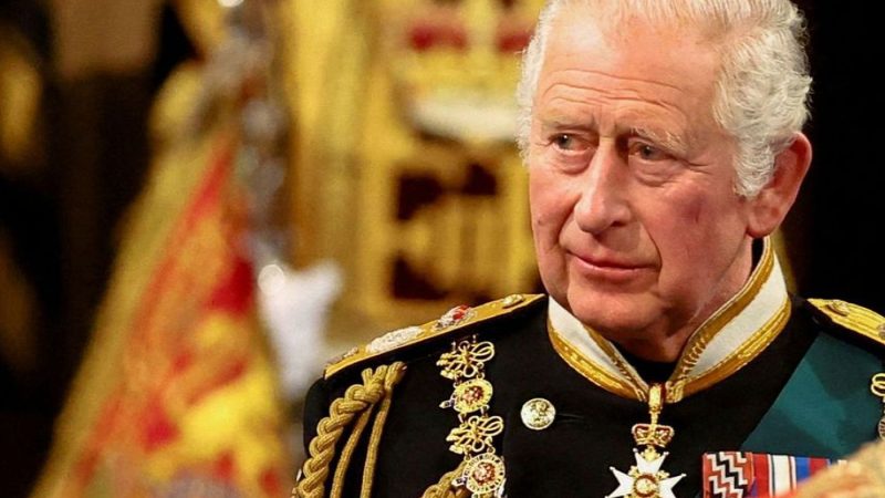 Regele Charles șochează din nou. Un cimpoier a povestit ce i-a cerut Suveranul să-i cânte, dar și cum se trezea regina Elisabeta