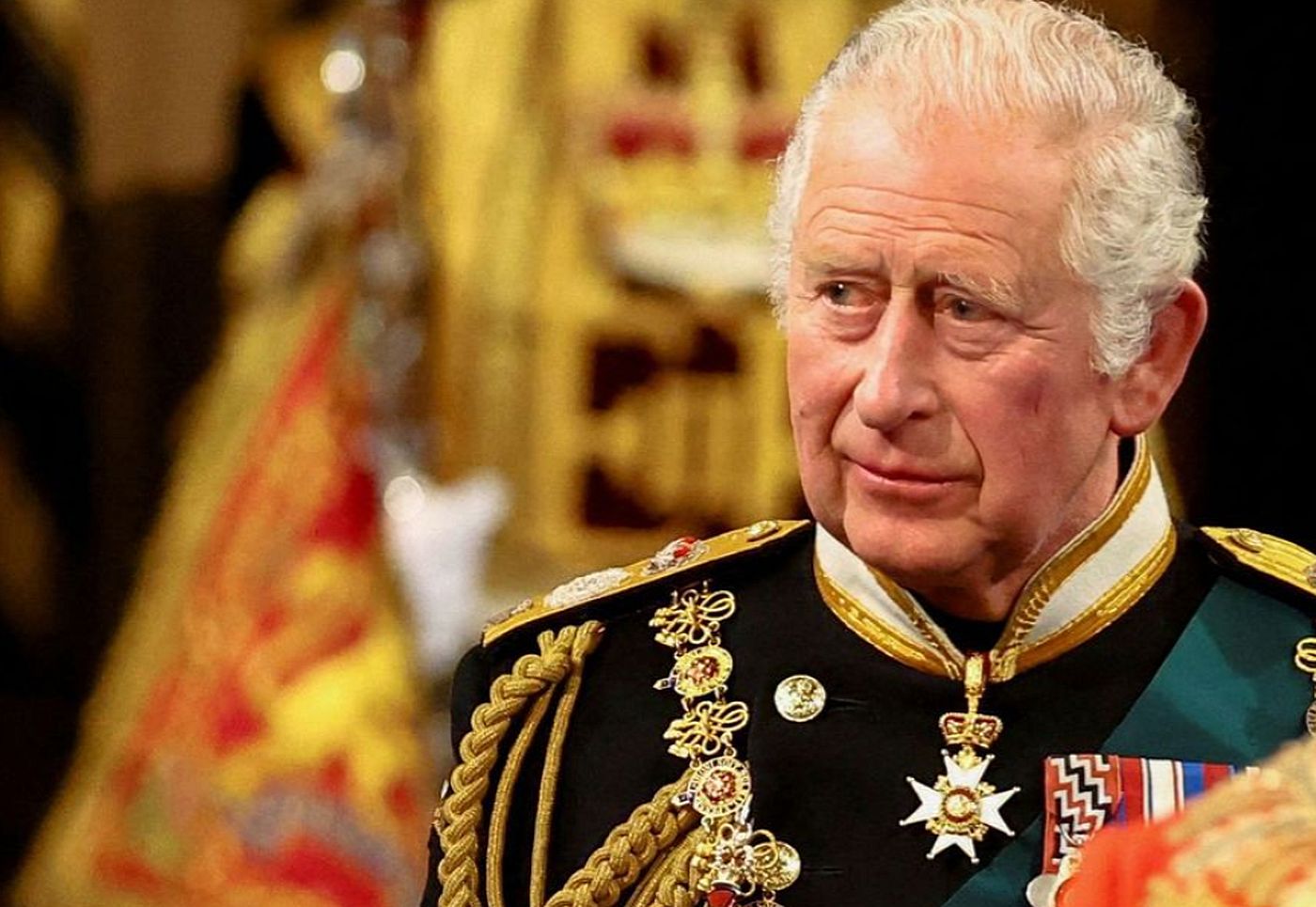 Regele Charles șochează din nou. Un cimpoier a povestit ce i-a cerut Suveranul să-i cânte, dar și cum se trezea regina Elisabeta