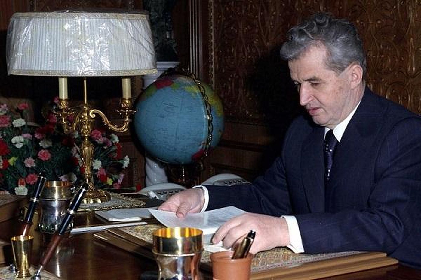 Detalii intime din viața lui Nicolae Ceaușescu. Ce făcea de teamă să nu fie asasinat și ce tip de carne i se pregătea pentru grătar