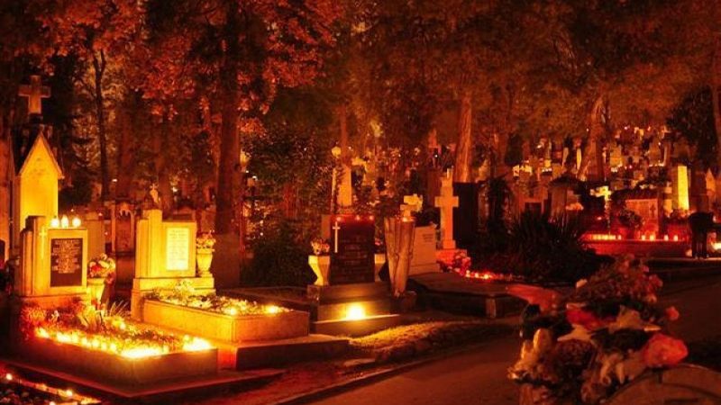 2 noiembrie, Ziua Morților. Tradiții și obiceiuri pe care nu trebuie să le uitați