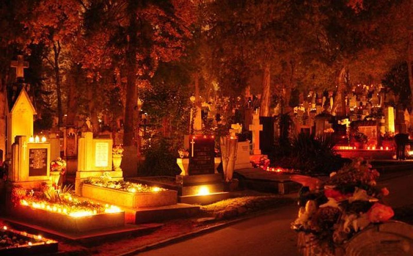 2 noiembrie, Ziua Morților. Tradiții și obiceiuri pe care nu trebuie să le uitați
