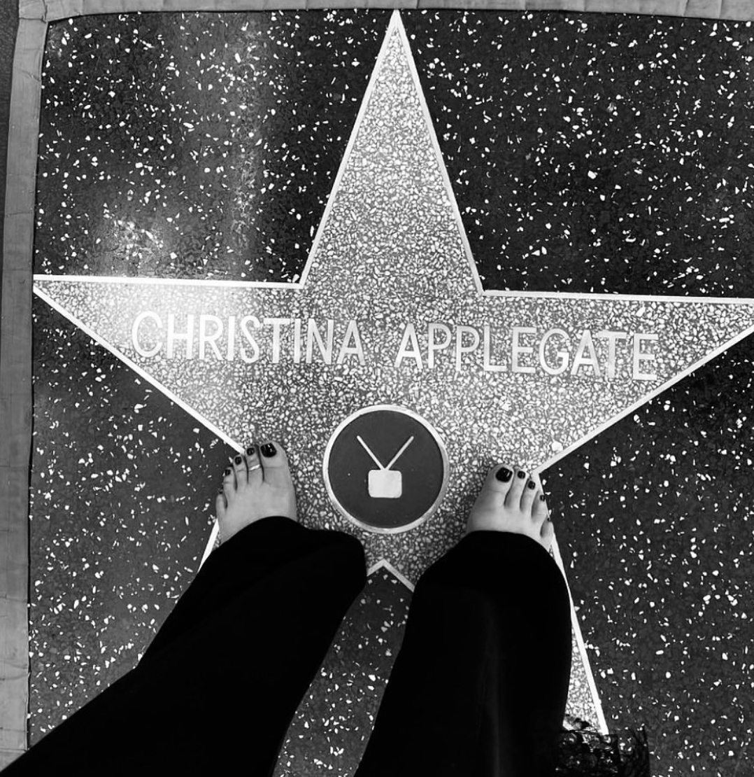 Imagini copleșitoare cu Christina Applegate la ceremonia de pe Walk of Fame: „Nu suport prea mult timp…”