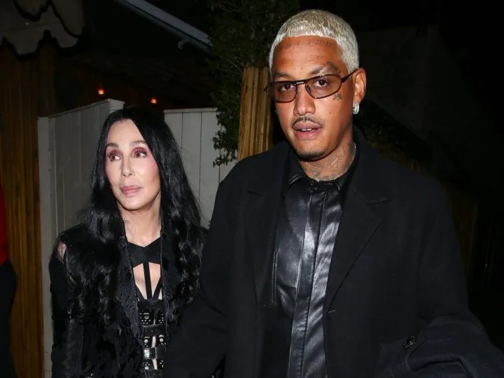 Cher, vedetă la nunta fiului ei. Surpriza de pe degetul artistei a șocat pe toată lumea