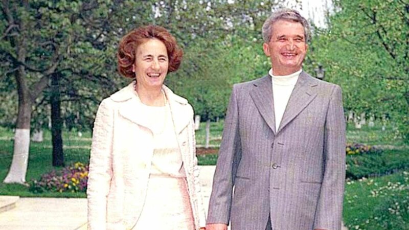 Cel mai tare banc din istoria bancurilor: „Nicolae și Elena Ceaușescu ajung în Rai. Acolo văd Mărul lui Adam și Leana zice…”