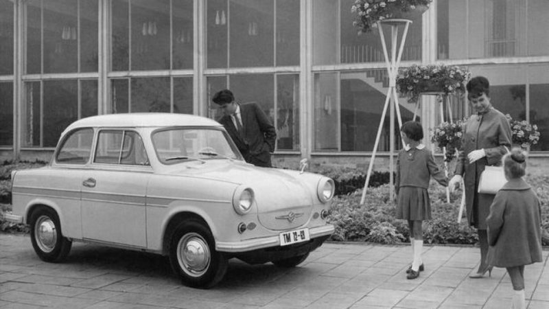 Cu cât se vinde astăzi un Trabant, mașina din carton care a făcut furori în comunism
