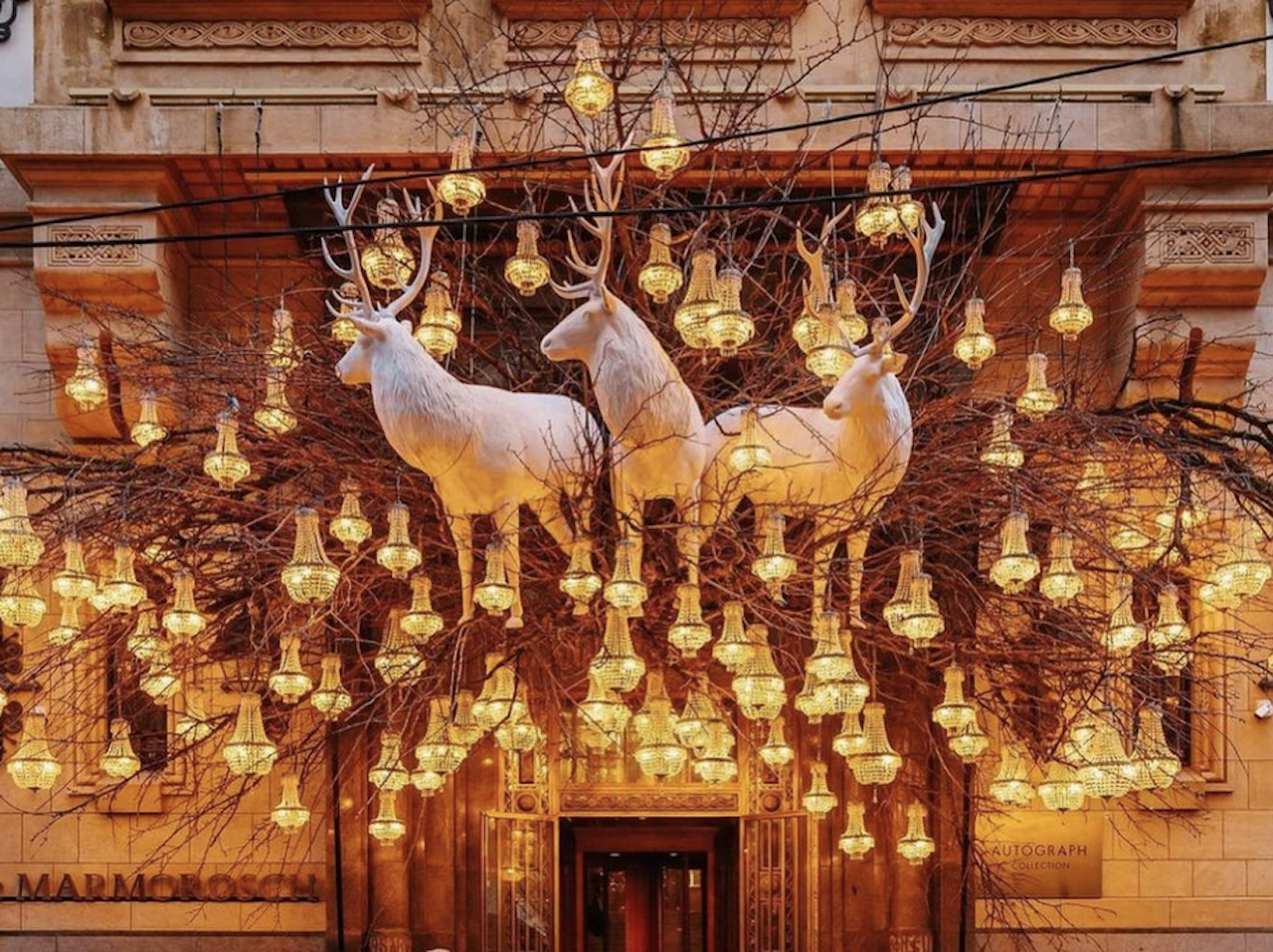 E cea mai frumoasă decorațiune de Crăciun din România! Locul unde e amplasată are o poveste extraordinară