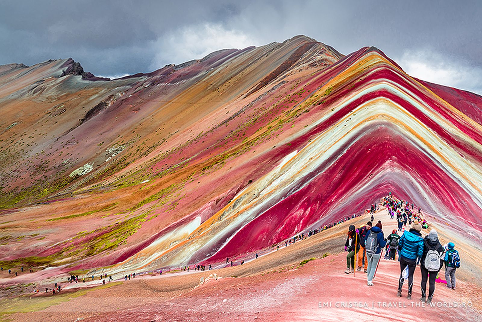 Muntele cu șapte culori din Andesul Peruvian spune povești fantastice