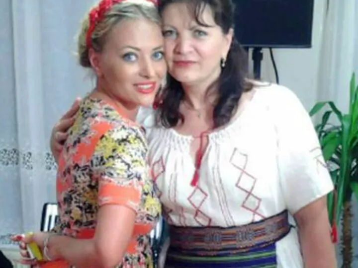 Mama Deliei Matache recunoaște că și-a crescut fiicele cu mână de fier: „Mânca bătaie…”
