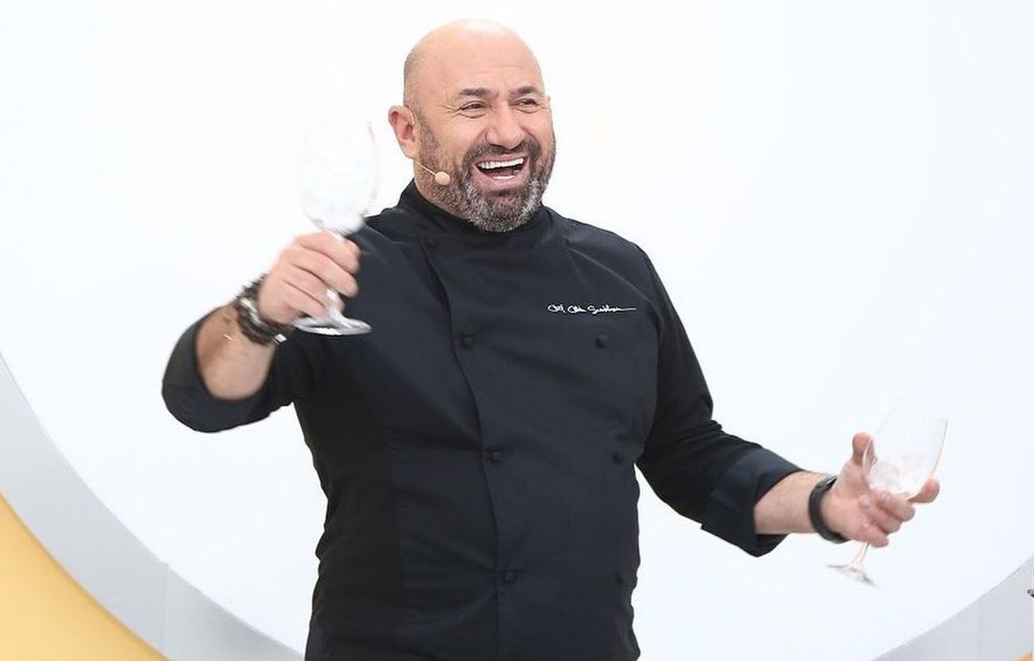 Chef Scărlătescu știe să facă bani din faima sa