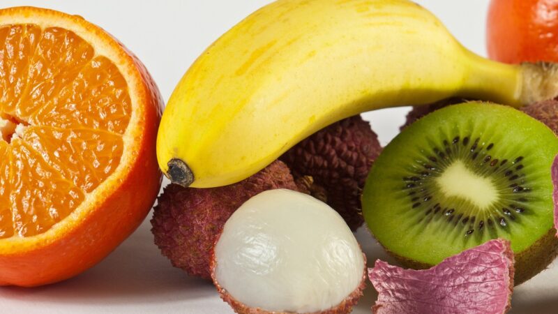 Recomandarea nutriționiștilor: mâncați fructe, dar nu orice. Cele 10 fructe de mâncat iarna