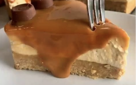 Cheesecake fără coacere. O prăjitură simplă ce se „gătește” la frigider