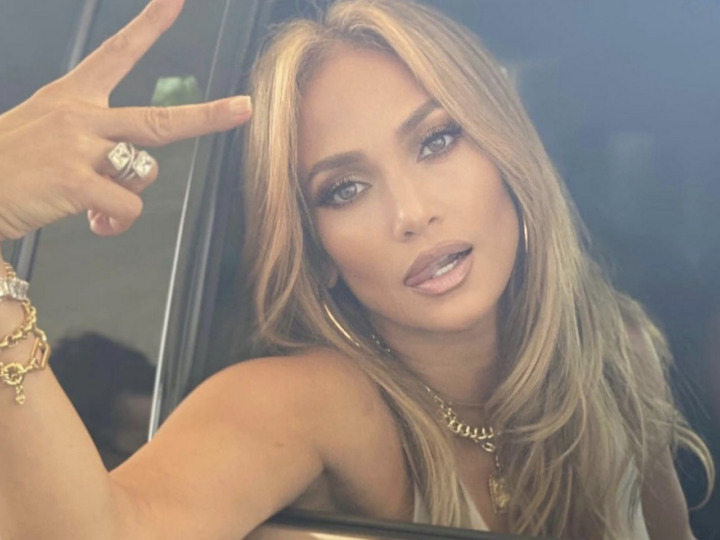 Cum arată Jennifer Lopez la 53 de ani. Imagini incredibile cu vedeta dezbrăcată în noul film, lansat recent