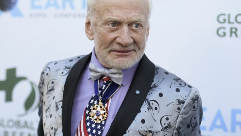 O româncă s-a căsătorit cu legendarul astronaut Buzz Aldrin, care a ajuns pe Lună. Mirele are 93 de ani