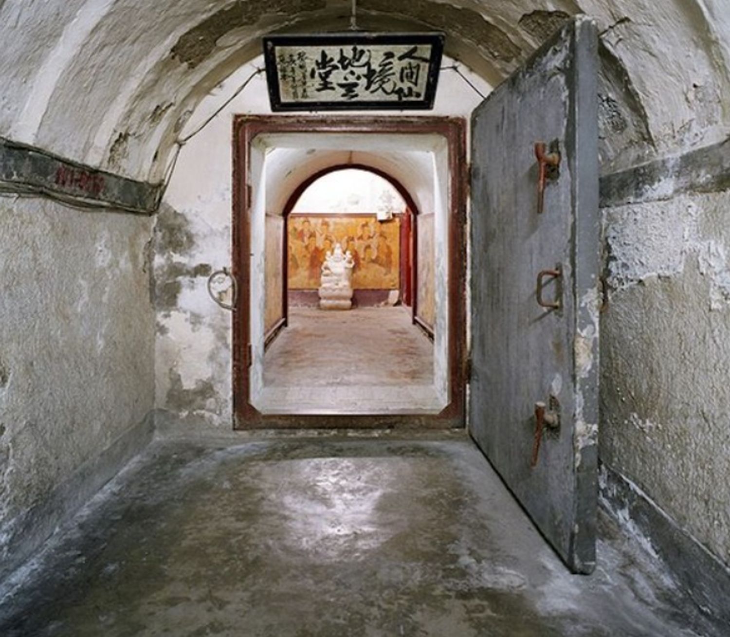 Oamenii cârtiță din subteranele Chinei. Cât plătesc ca să-și ducă zilele într-o cușcă sau într-un „cavou”