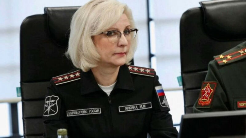 Moartea misterioasă a unei femei, ofițer al Armatei ruse. A fost găsită căzută la pământ lângă un bloc
