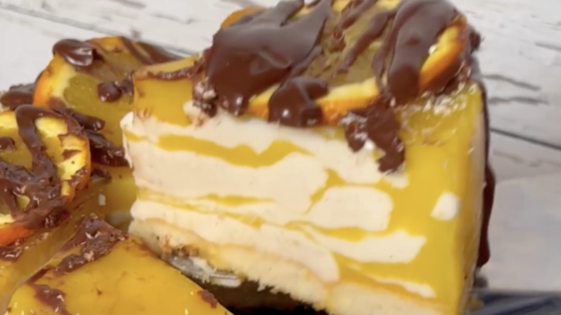 Cea mai surprinzătoare prăjitură fără coacere și fără zahăr: o „zebră” cu portocale