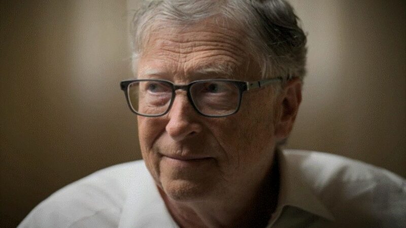 Bill Gates, îndrăgostit din nou. Ea e noua iubită a miliardarului – Foto