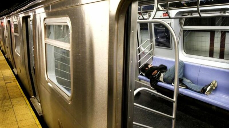 Visul american? Metroul din New York versus metroul București – Imagini de neconceput pentru români!