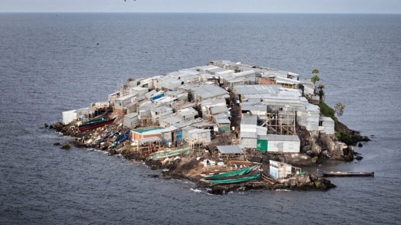Care este cea mai aglomerată insulă din lume și de ce se înghesuie oamenii aici