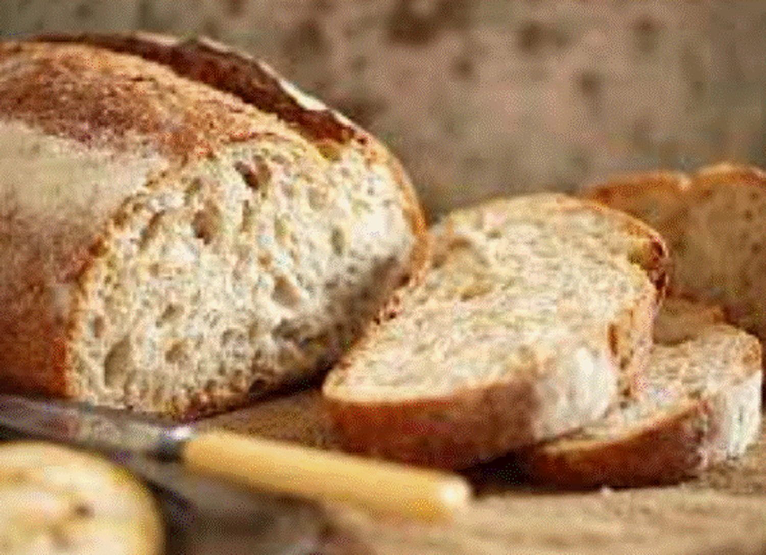 Nu aruncați niciodată pâinea uscată. Iată ce lucruri extraordinare puteți prepara și veți face și economie în portofel