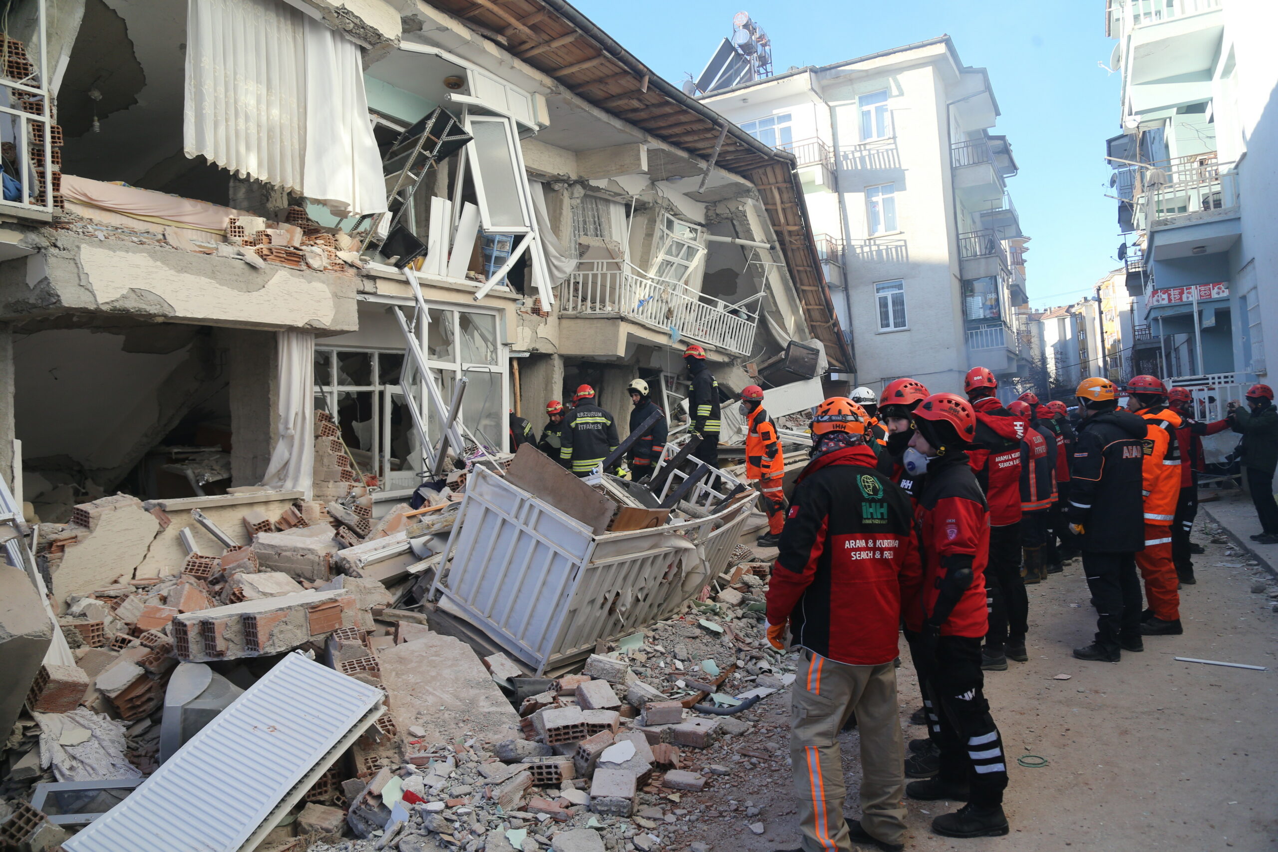 Fără precedent: Israelul a acceptat să contribuie la eforturile de salvare în urma cutremurului din Siria, la cererea Moscovei