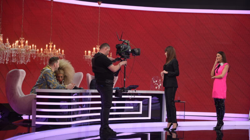 Ce ascunde Raluca Bădulescu în geantă? Denise Rifai i-a surprins pe jurații de la „Bravo, ai stil!”, chiar la filmările show-ului