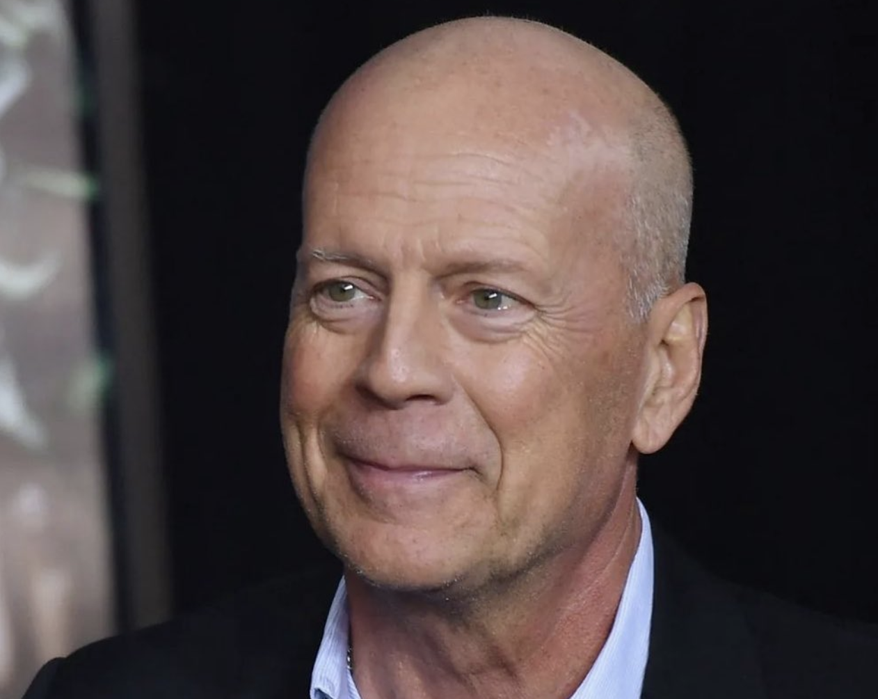 Filmare recentă cu Bruce Willis. Ce ravagii face boala de care suferă