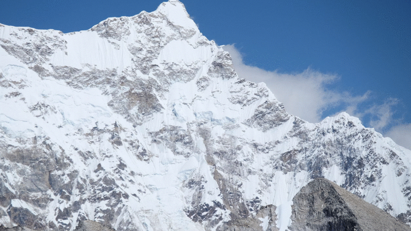Everestul a fost curățat. Câte din cele 200 de cadavre au fost recuperate