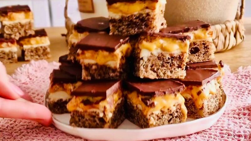 O rețetă de prăjitură cu nume de ciocolată celebră: Snickers. E un deliciu