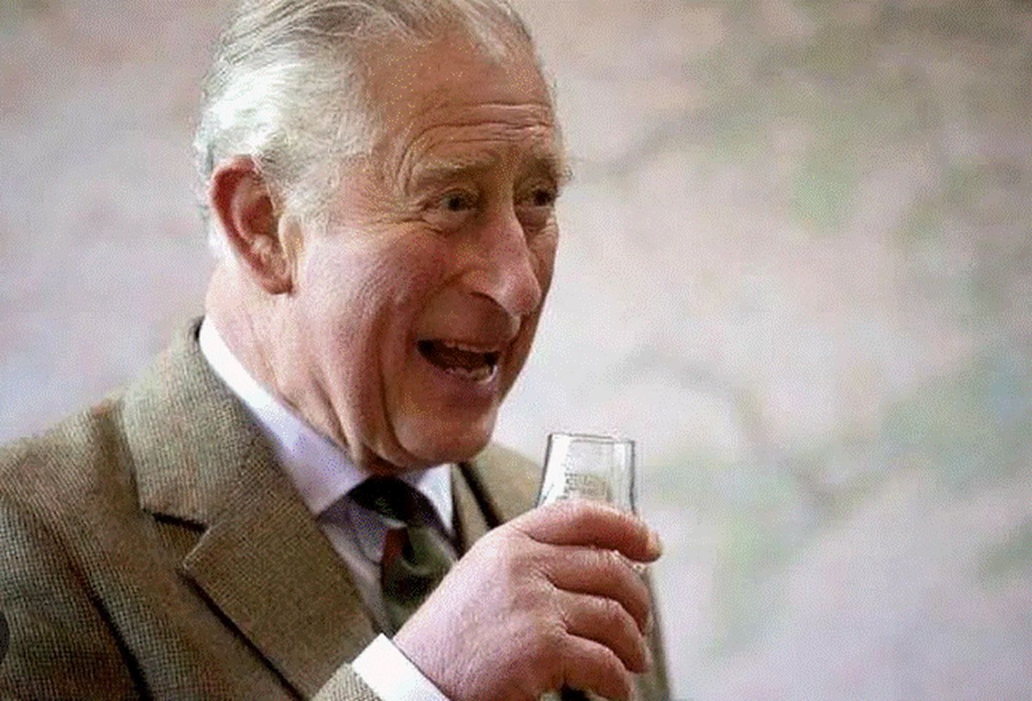 Din meniul de la încoronare ale regelui Charles nu vor lipsi băuturile sale preferate. Ce slăbiciune are monarhul