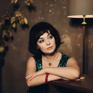 Așa arăta Marina Voicu când apărea la televizor și frângea inimile bărbaților. Foto: Facebook/Spotify