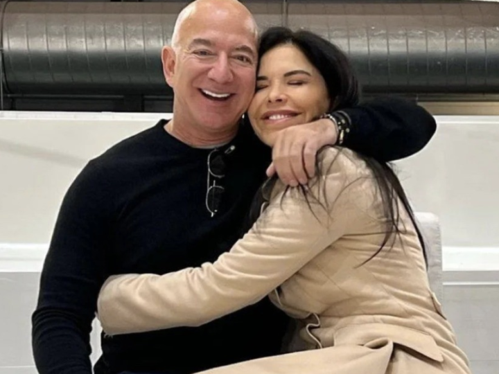 La 59 de ani, Jeff Bezos se mută lângă mami și tati. Ce are de spus viitoarea soție. Imaginile momentului
