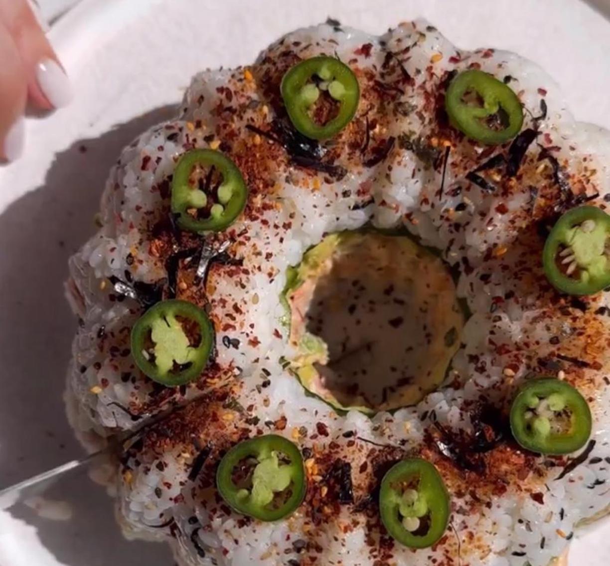 O variantă la clasicul sushi, pentru pasionați: chec sushi