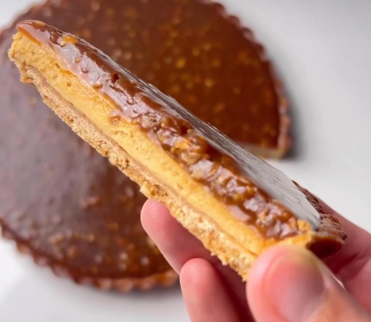 Rețetă de tartă nugat, o prăjitură care îi va fermeca pe copii, iar părinții își vor aminti de copilărie