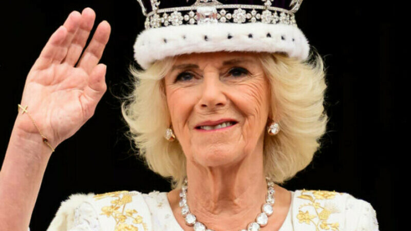 Secretele primei căsătorii a reginei Camilla. Acum 50 de ani a îmbrăcat rochia de mireasă